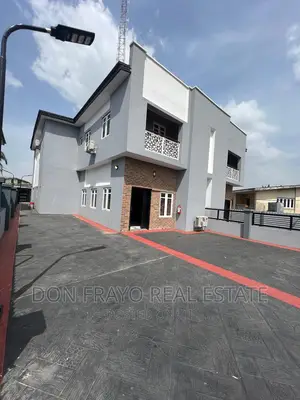 3 Beds Apartment Self Compound in Aare Avenue New Bodija