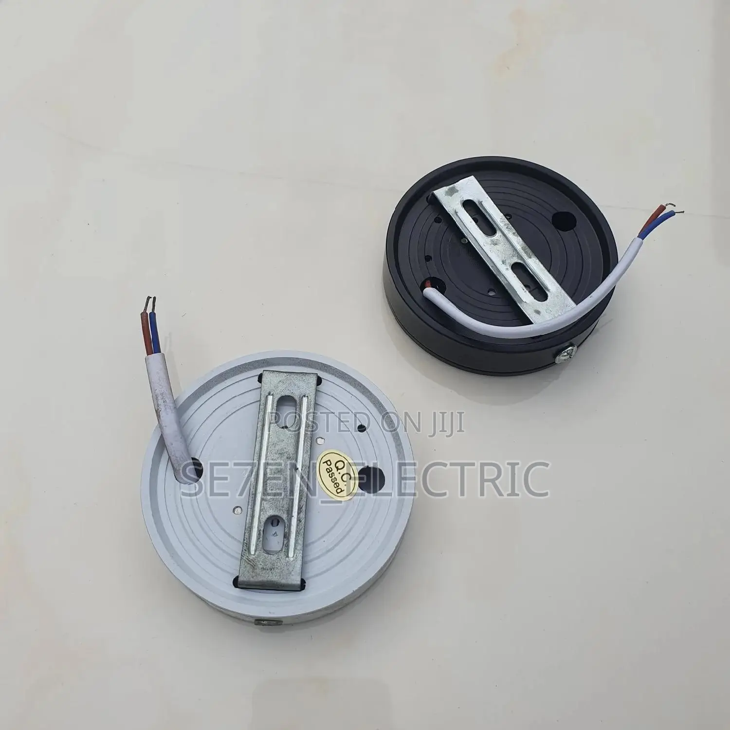Ceiling Surface Mounting/Parapet Light .