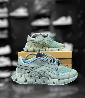 Reebok Runnner Sneakers