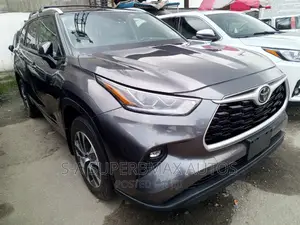Toyota Highlander XLE 2022 Gray