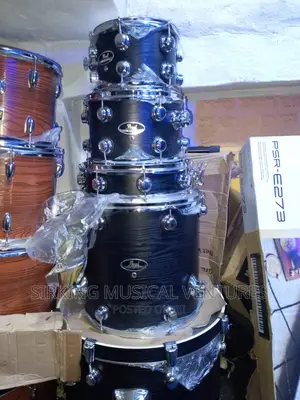 Pearl 5pcs Professional Drum Set