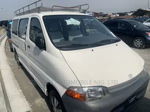Toyota HiAce 2002 White