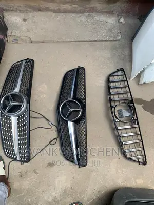 Front GRILL C300 2009 to 2020