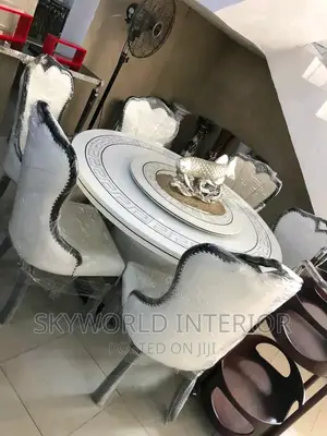 Royal Round Table Dining Set