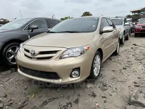 Toyota Corolla 2012 Gold
