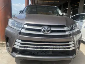 Toyota Highlander XLE 2019 Gray