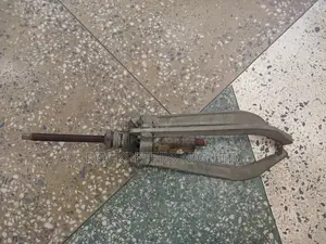 Facom U.330H - 30 T Hydraulic Outside Puller