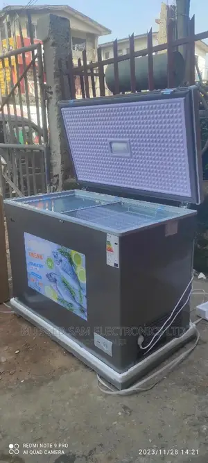 New Lg Chest Freezer 450l Fast Freezing Double Glass >2yrs