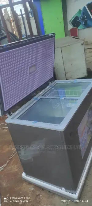 New Lg Chest Freezer 450l Fast Freezing Double Glass >2yrs