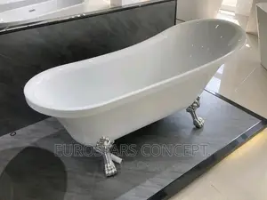 White Royal Executive Bath Tub