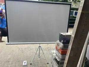Quality Tripod Projector Screen