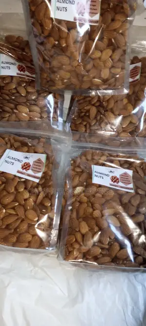 Almond Nut (1kg)