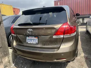Toyota Venza V6 AWD 2010 Brown