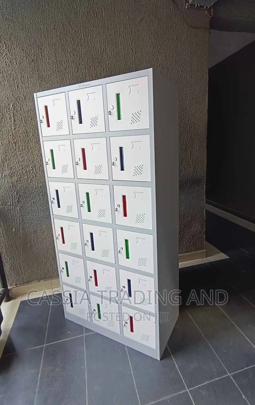 18 Door Locker