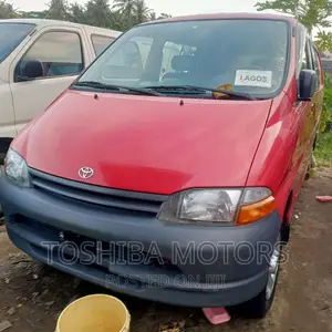 Toyota HiAce 2005 Red