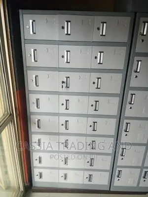 18 Door Locker