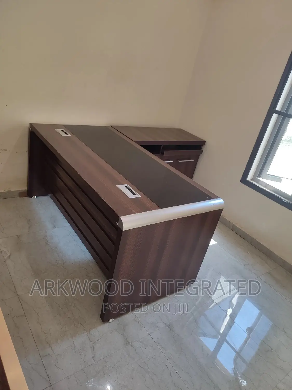 Executive Office Table L-Shape 1.6mitre