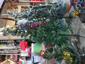 6ft Beautiful Christmas Tree.