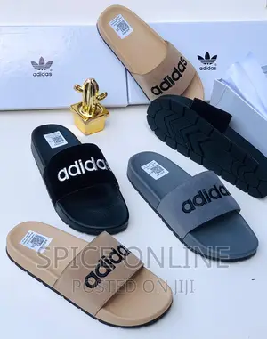 Tm: Adidas Slides