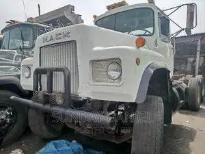 Mack Trailer Head