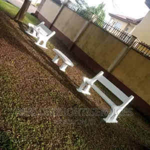 Concrete Garden Seat for Love Garden, Community Gathering