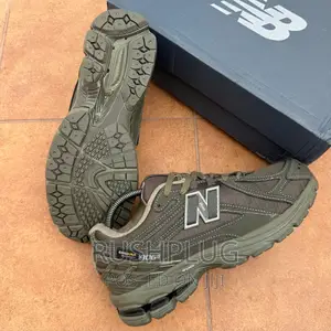 Classic New Balance 1906R Cordura Olive Sneakers