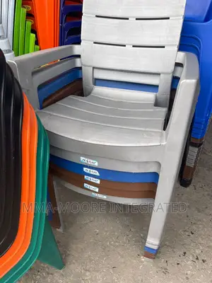 Plastic Chairs With Arms