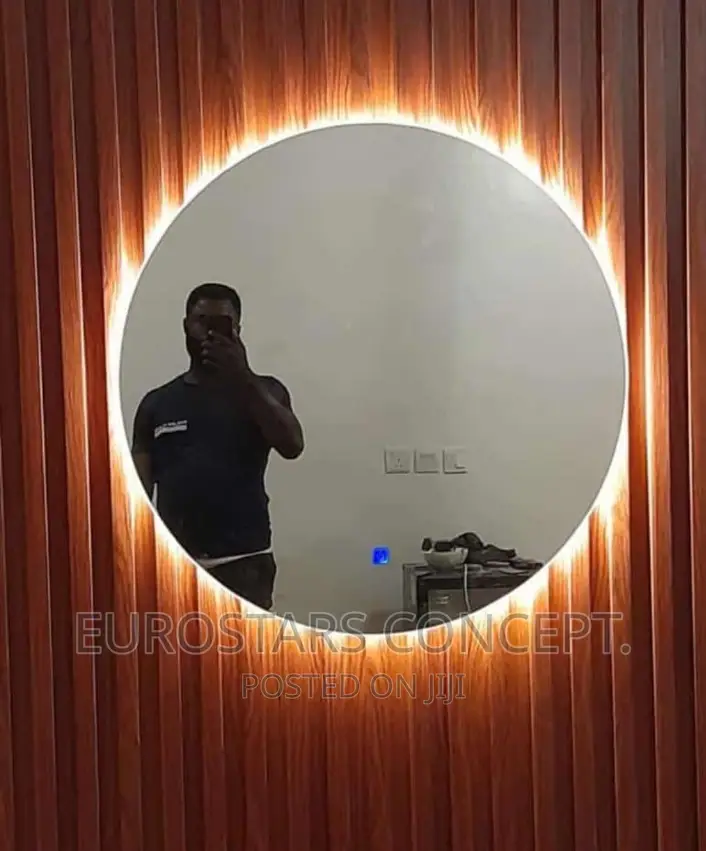 Round Shape Wall Mirror With Lights