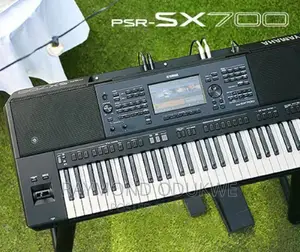 Yamaha PSR-SX700 Workstation Synthesizer Keyboard
