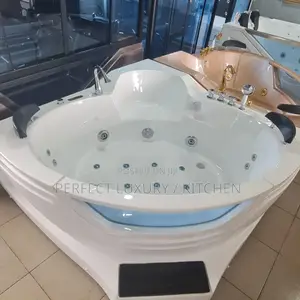 Executive White Round Jacuzzi