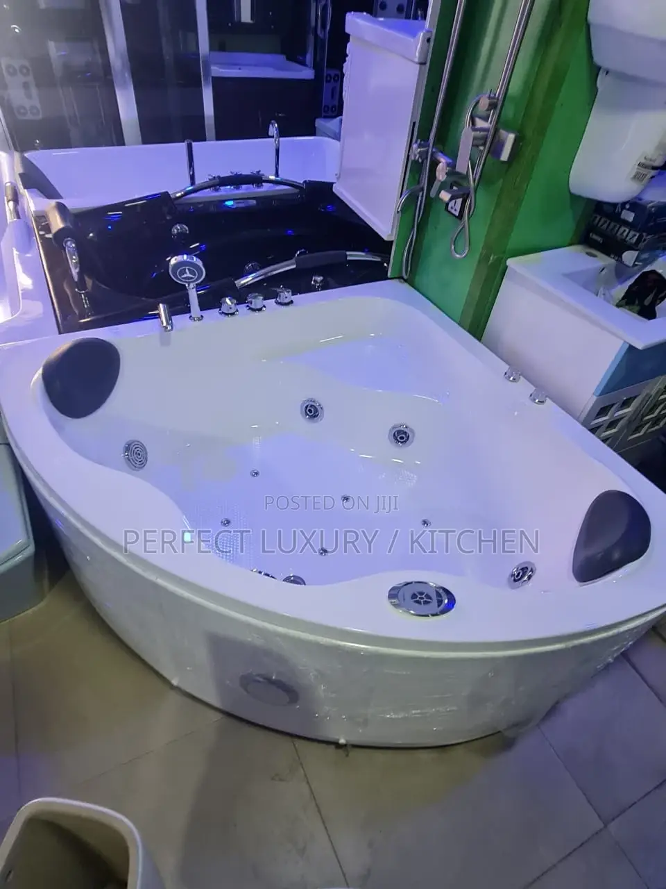 Corner Jacuzzi 135x135cm