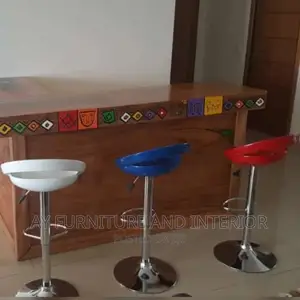 Bar Stool (Adjustable)