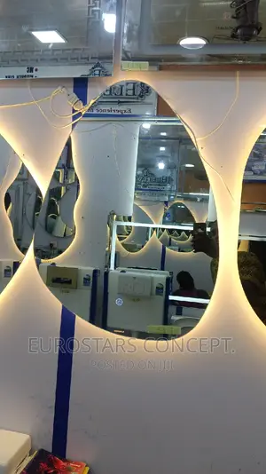 Shapeless Mirror With Lights