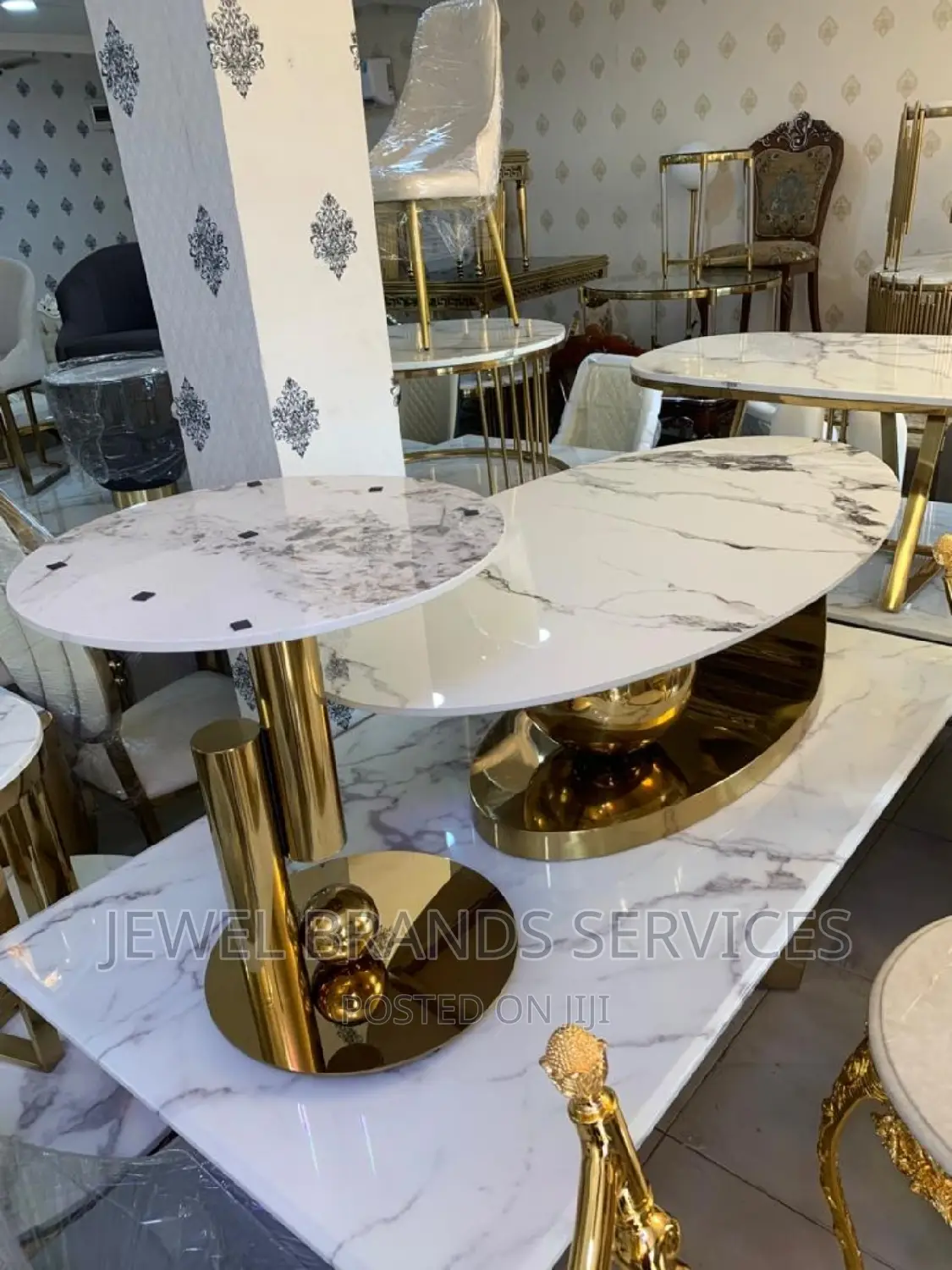 Center Table With 2 Side Stools