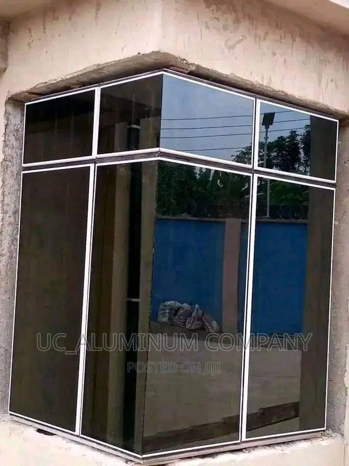 Frameless Angle Window