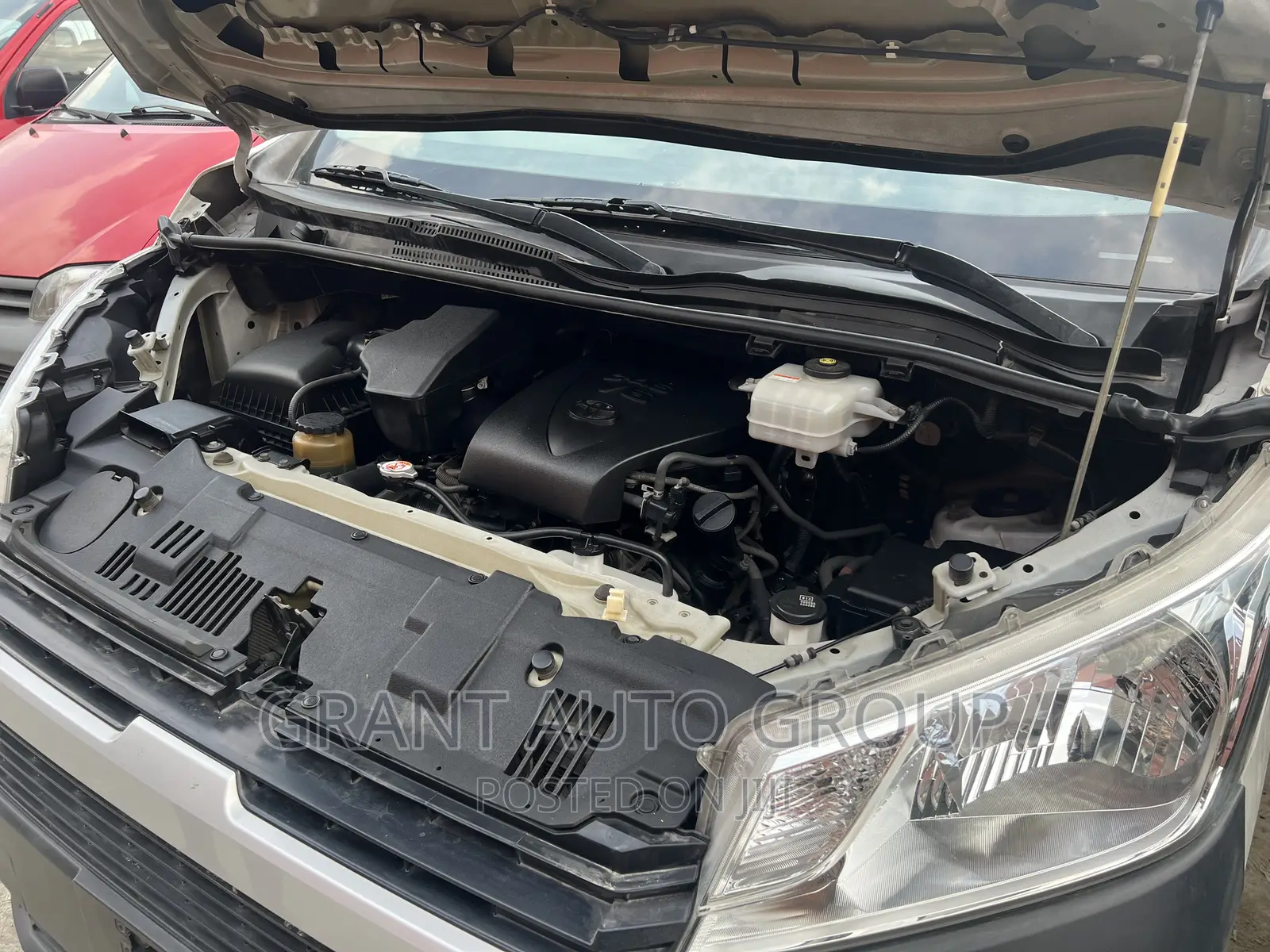 Toyota HiAce 2019 White