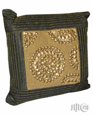 Throw Pillow With Sturd