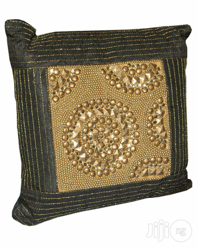 Throw Pillow With Sturd