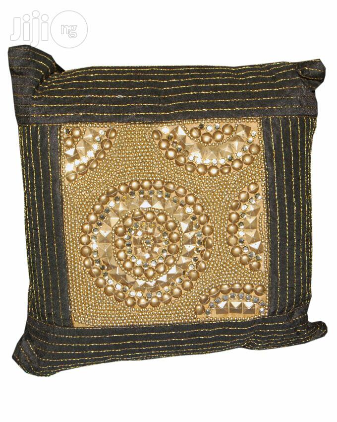 Throw Pillow With Sturd