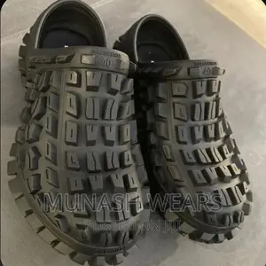 BALENCIAGA Crocs