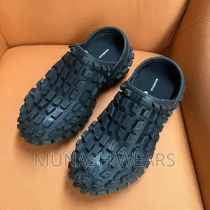 BALENCIAGA Crocs