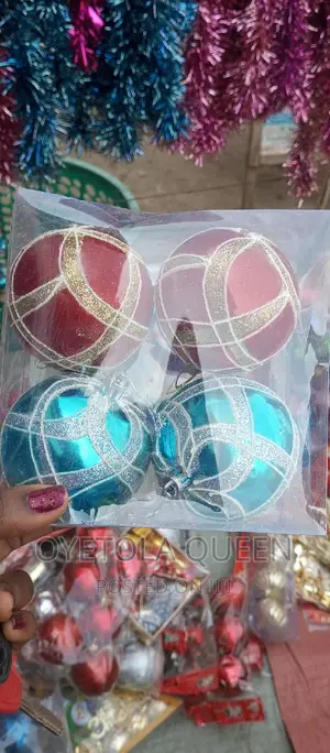 Xmas Tree Decorating Balls