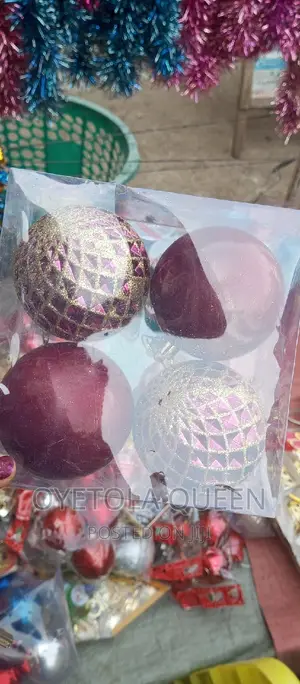 Xmas Tree Decorating Balls