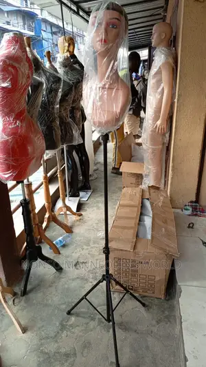 Plastic Long Neck Head + Tripod Stand