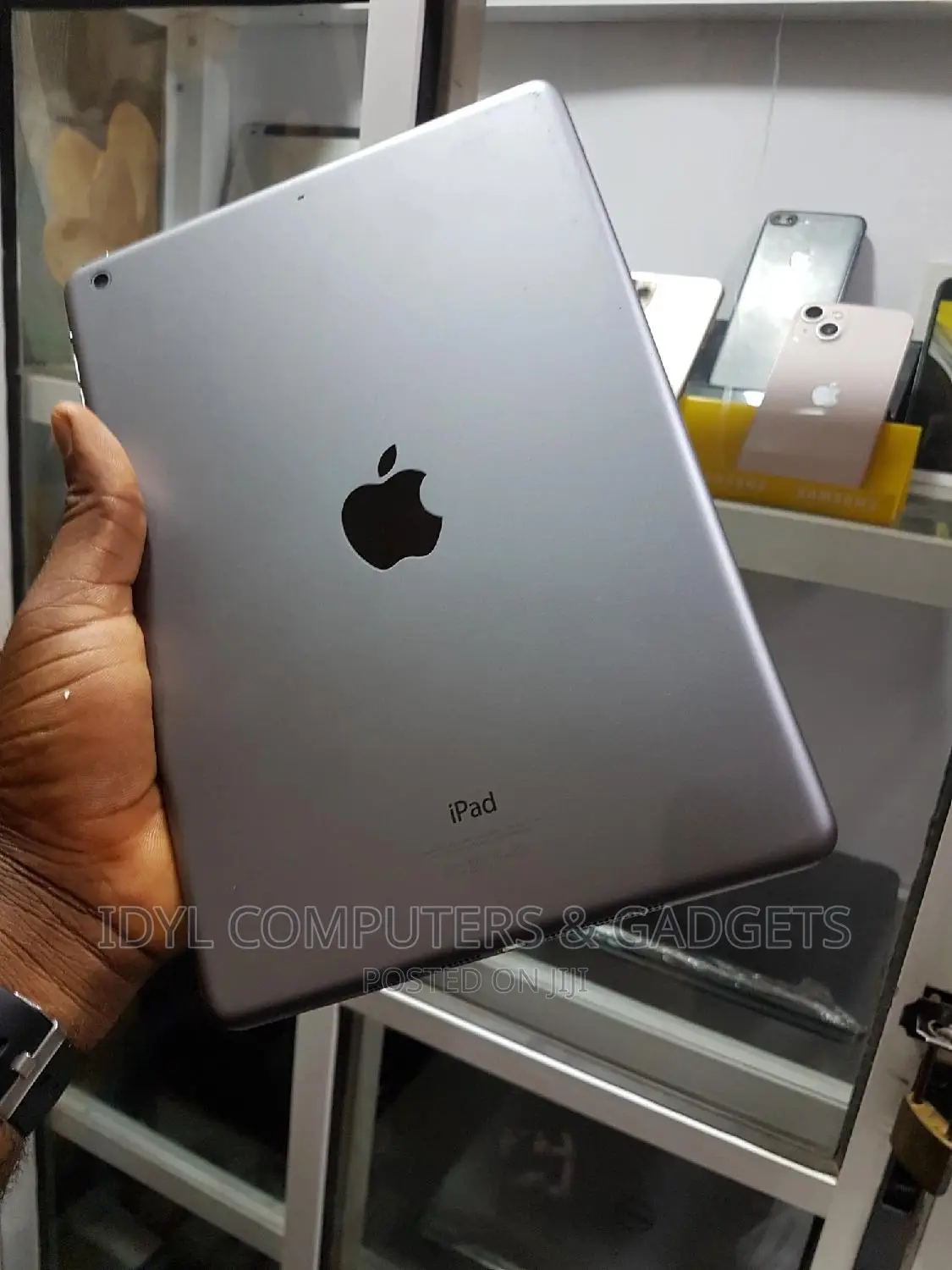 Apple iPad Air 64 GB Gray