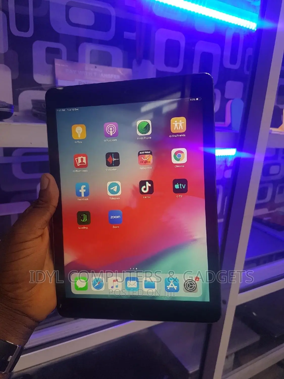 Apple iPad Air 64 GB Gray