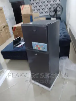New in (BCD138-HC) Skyrun Top Freezer Refrigerator+Shelves