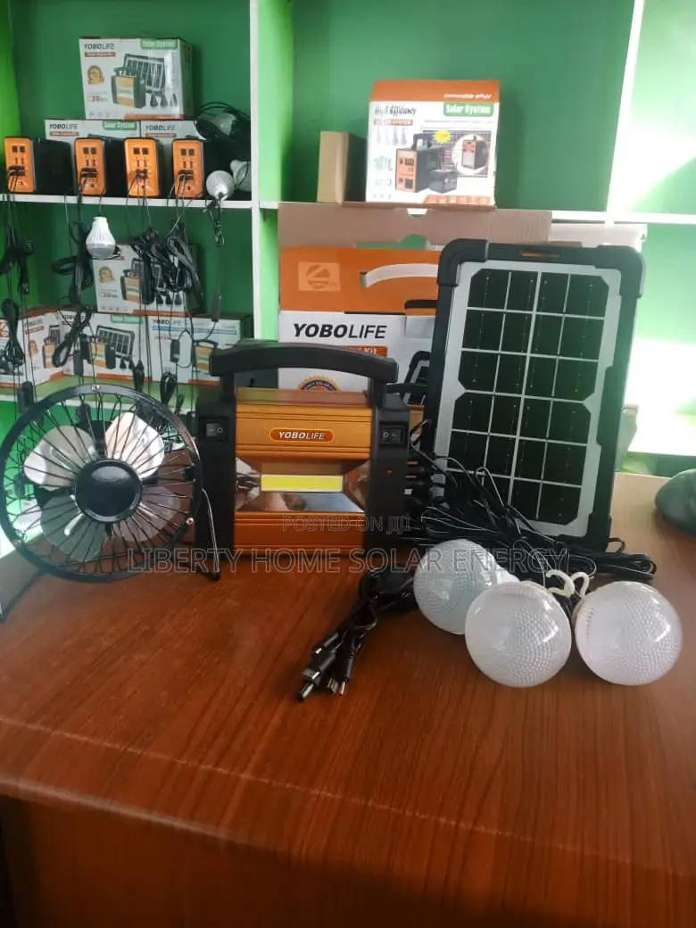 Solar Generator With a Table Fan