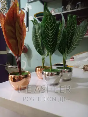 Exotic Shelf Flower Vase