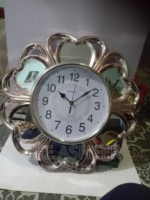 A Beautiful Mirror Wall Clock 004